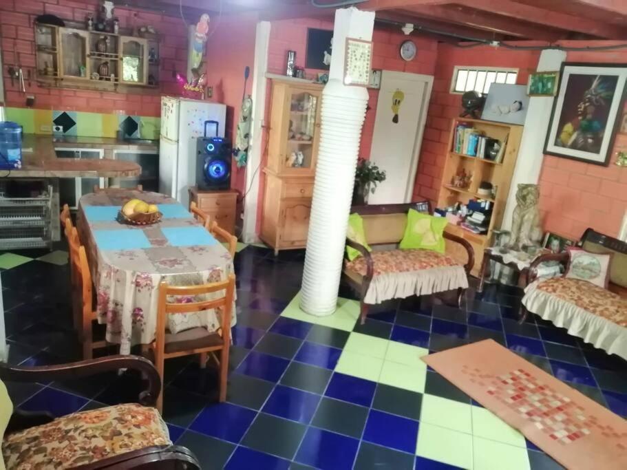 Chalet Agradable Granja Cerca A Un Rio De Agua Fresca.