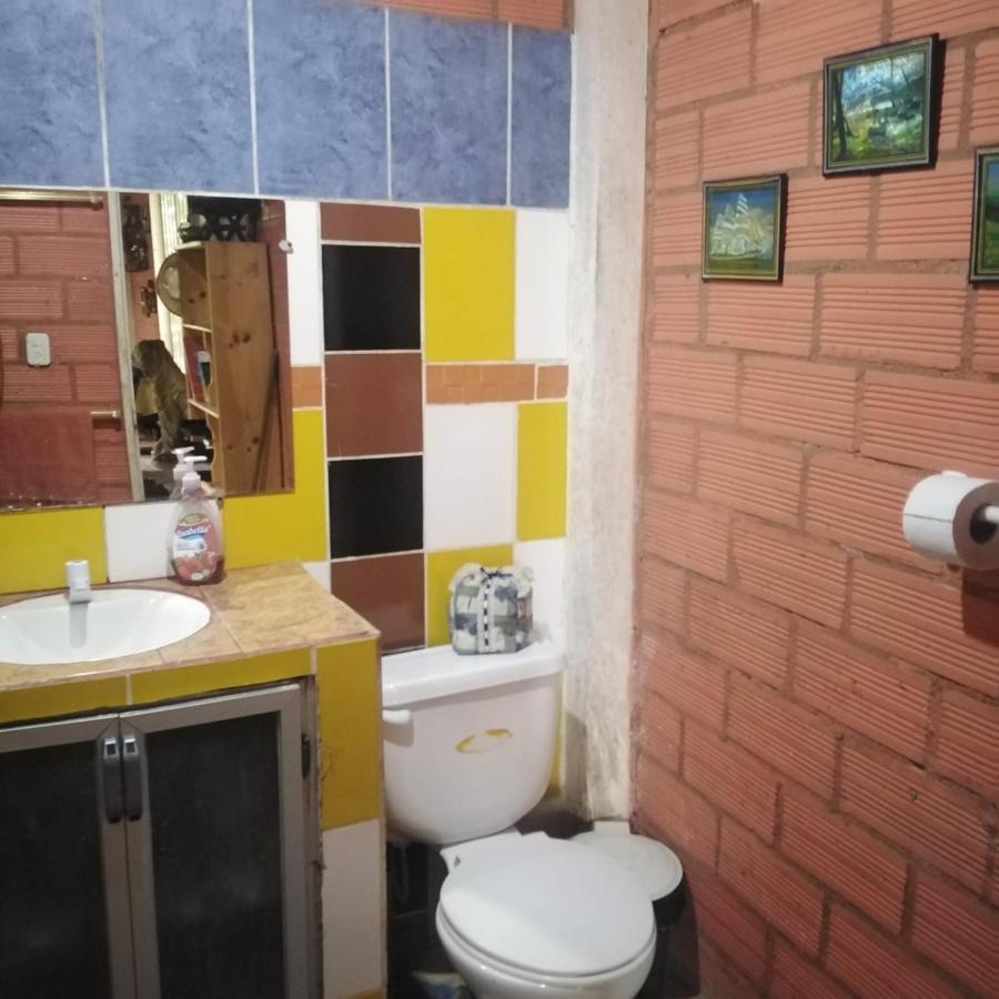Agradable Granja Cerca A Un Rio De Agua Fresca. *